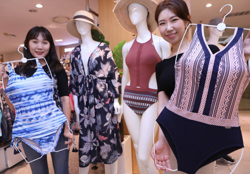 롯데백화점 모노키니[롯데백화점 제공=연합뉴스]